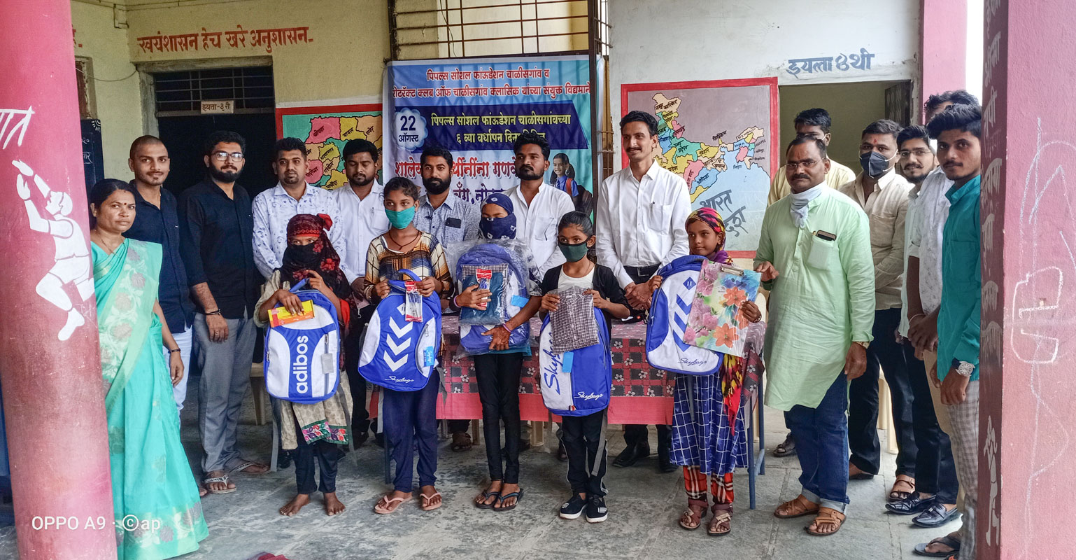 Stationery kits being provided to school children by the members of RAC Chalisgaon Classic.