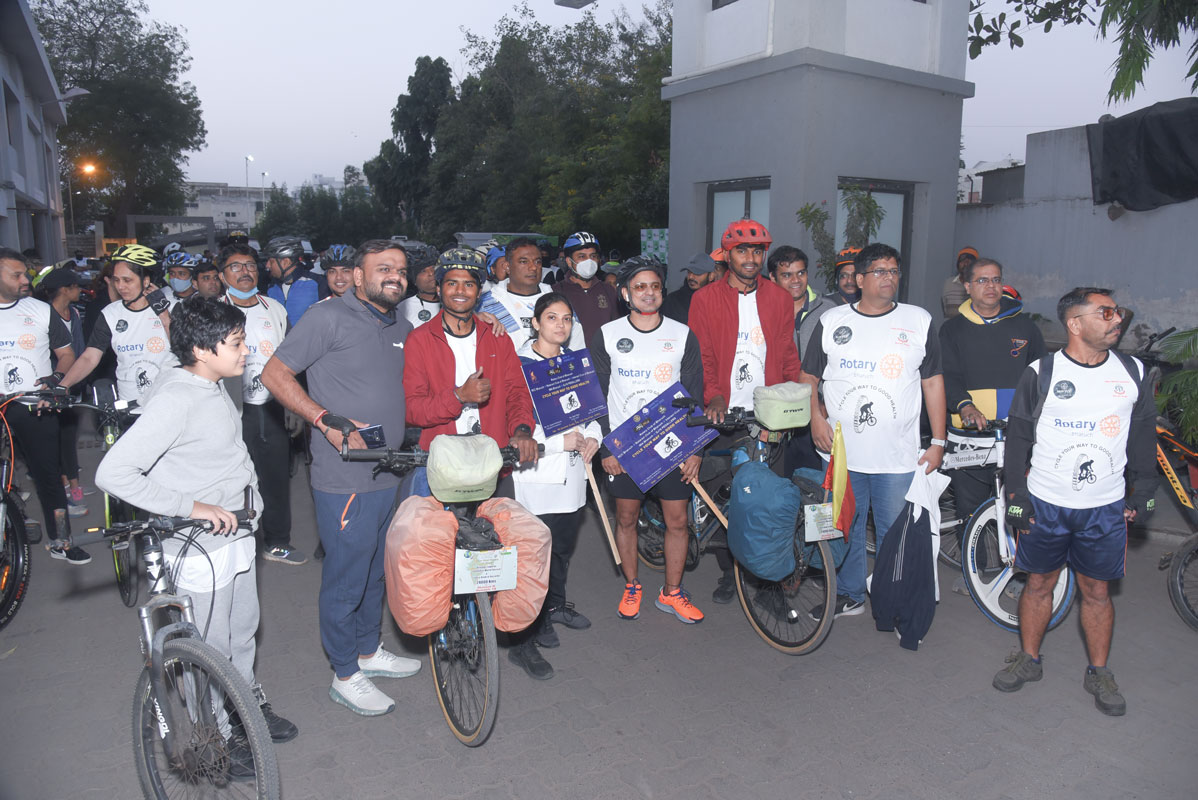 Rotaractors Dhanush and Hemant who are on a 25,000 km cyclothon from Bengaluru and on a stopover at Bharuch being given a send off by the club members. 