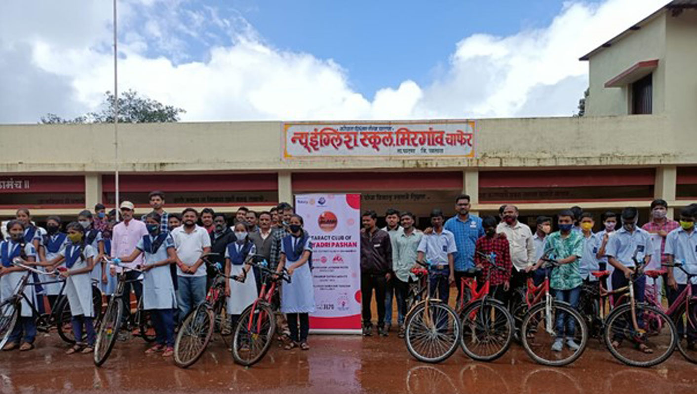 Schoolchildren with bicycles given to them by Rotaractors.  