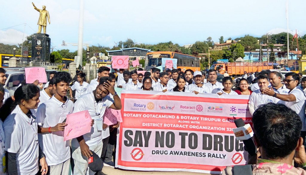 Rotaractors stage a rally during RLYA in Ooty.