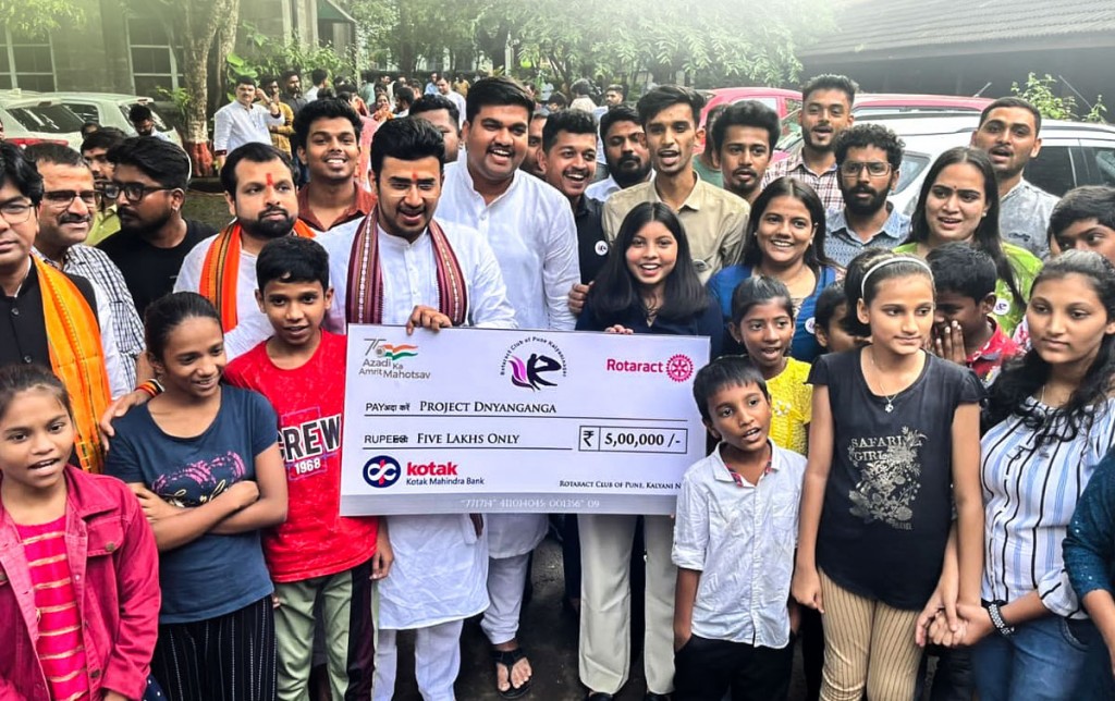 Rotaractors of RAC Pune Kalyaninagar with MP Tejasvi Surya and the beneficiaries at a promo event for the club’s Project Dnyanganga. 