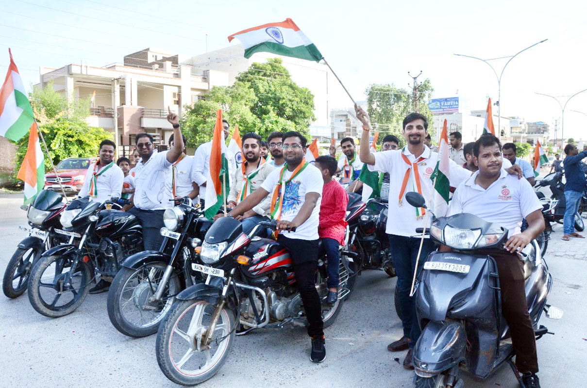 Rotaractors participate in the bike rally to promote Har Ghar Tiranga campaign.