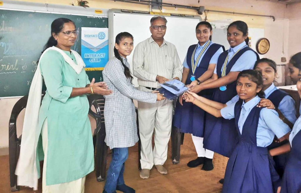 A uniform being gifted to a child under Project Khushi of Interact Club of Vishwabharati Girls High School in the presence of the school principal Gaurangi M Soyantar and trustee Ashish Shukla.