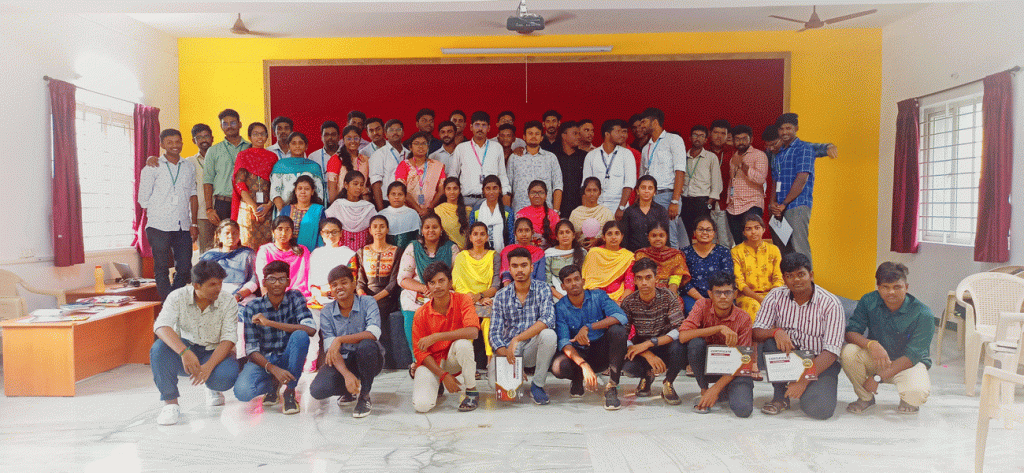 College students and Rotaractors at the one-day workshop on career guidance.