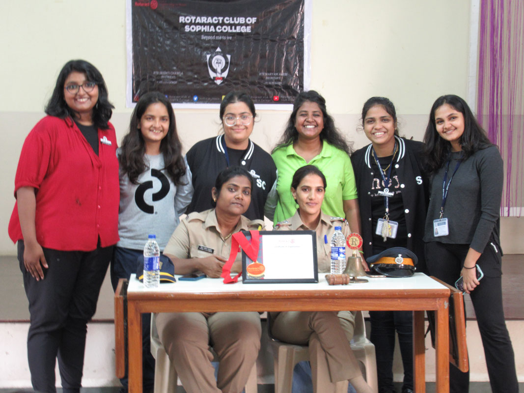 RAC Sophia College for Women president Srishti Chawla (3rd from L), Rotaractors and police women at Project Atma Raksha.