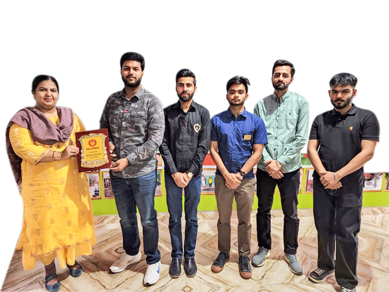 DRR Vipul Mittal, past president, RAC Rajpura, donates a speaker system to a ­government school in the presence of Rotaractors.